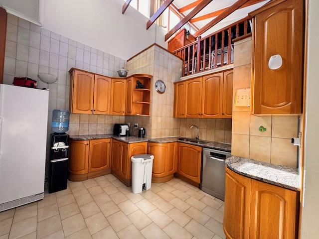 To Let 4 Bedroom Property for Rent in Sea Point Western Cape